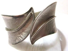 SILVER TONE CLAMPER BRACELET FLORENTINE AND SHINY ACCENT ETCHED VINTAGE LEAVES