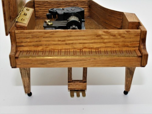 Music box pianoforte vintage "It's a Small World" in legno con movimento Sankyo 98-22 - Foto 6 di 12