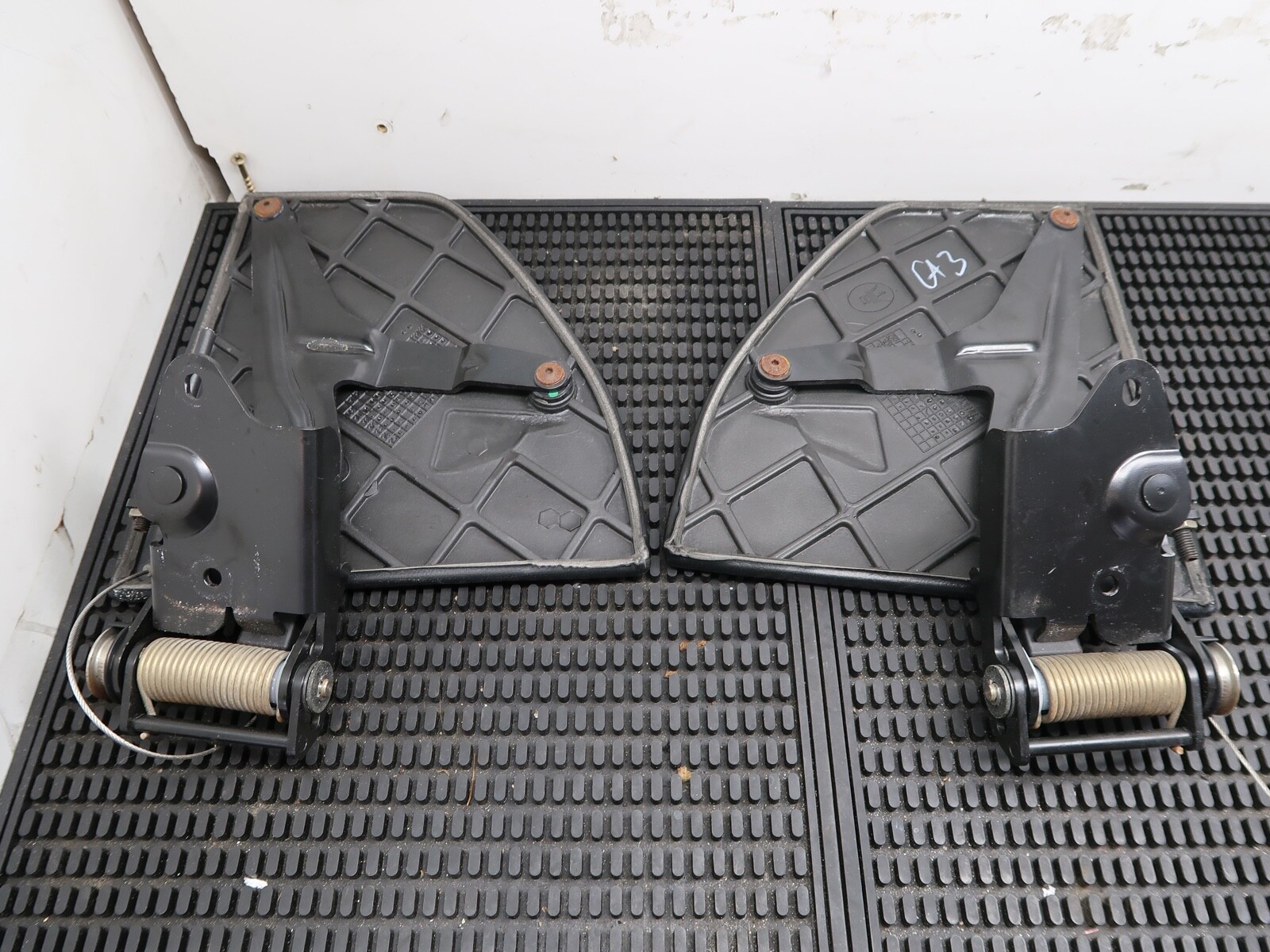 2015 MASERATI GRANTURISMO GENUINE REAR LEFT & RIGHT CONVERTIBLE ROOF FLAPS OEM