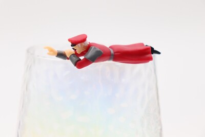 Bega Skill Mini Figur hängend am Rand eines Glas Street Fighter aus Japan