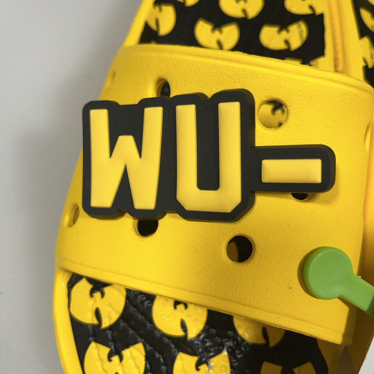 レア品　Wu-Tang Clan × Crocs Classic Slide Classic Crocs Wu-Tang Clan Slide (ZAR 199) - YouTube