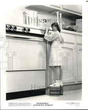 1980 Press Photo Actress Lily Tomlin in "Incredible Shrinking Woman" Movie
