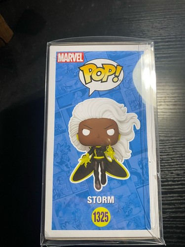 Funko Pop! Marvel #1325 Storm X-Men GITD Box Lunch Exclusive With Protector - Imagen 2 de 3