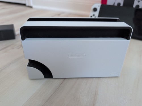 Nintendo Switch - OLED-Modell mit weißen Joy-Cons Original Zubehör, Box und Einlagen - Bild 6 von 17