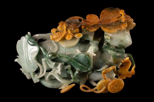 Eine feine Jadeit /- Gruppe, Schmetterling & Glücksymbole, China, Mitte 20. Jh. - Bild 2 von 9