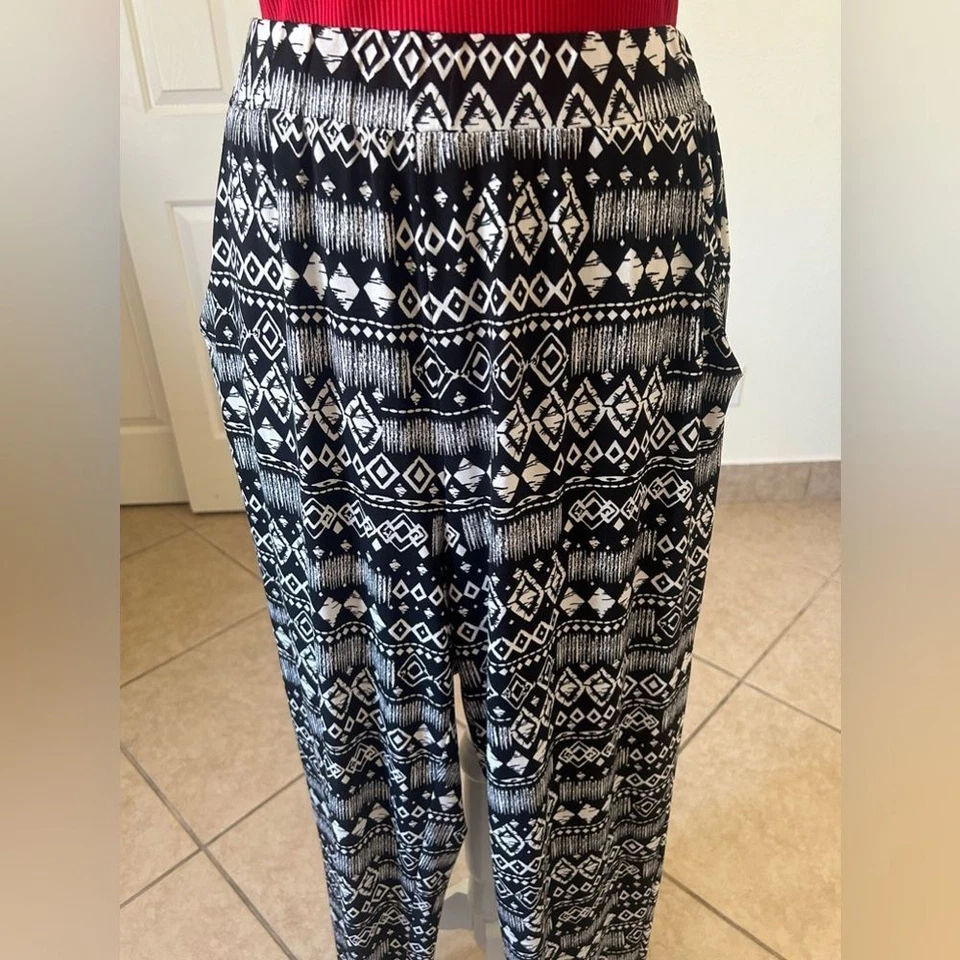 concepts new york womens pants white black size L/G Pull On  Casual  comfortable - Image 4 of 4