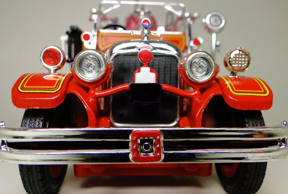 Camión de Bomberos Antiguo Rojo Clásico De Colección Metal Dream Model Car Pickup Promo Foto 2 de 4