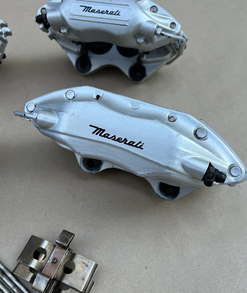 02-07 MASERATI SPYDER 4200 M138 КУПЕ SPYDER ПЕРЕДНИЕ И ЗАДНИЕ ТОРМОЗНЫЕ СУППОРТЫ OEM - Изображение 2 из 4