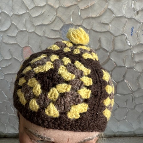 Vintage 1960s Brown & Yellow Granny Square Crochet Beanie Hat Pom Pom Winter - Picture 4 of 7