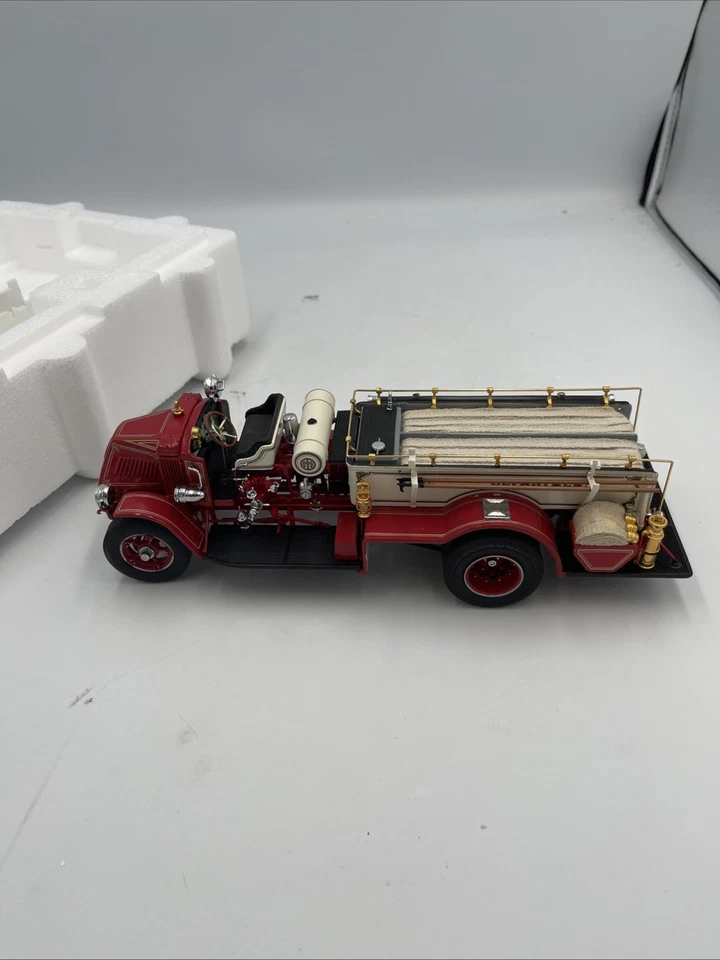 FIRE ENGINE MACK 1926 AC ROTARY PUMPER DANBURY MINT 1:32 W/LADDER/ACCESSORIES B3 - Image 2 of 4