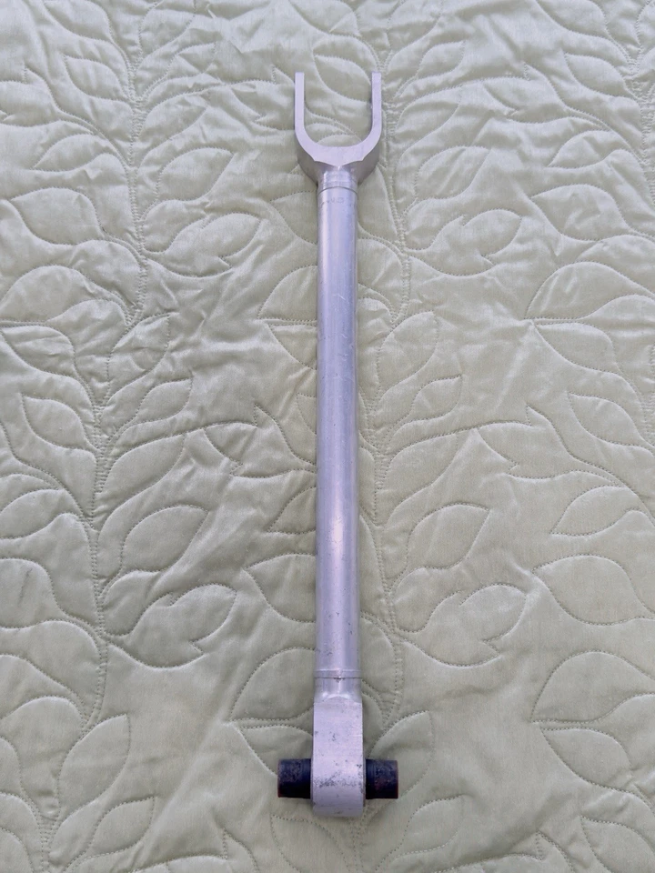 Brazo de control lateral izquierdo y derecho Infiniti Q50 Q60 2014-2024 OEM #55120-1MA0D Foto 2 de 4