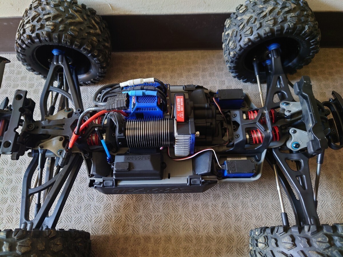 トラクサス　E-REVO　1/8？　1/10？ツインM　新品 トラクサス E-REVO 1/8？ 1/10？ツインM 新品 Traxxas 1/8 E