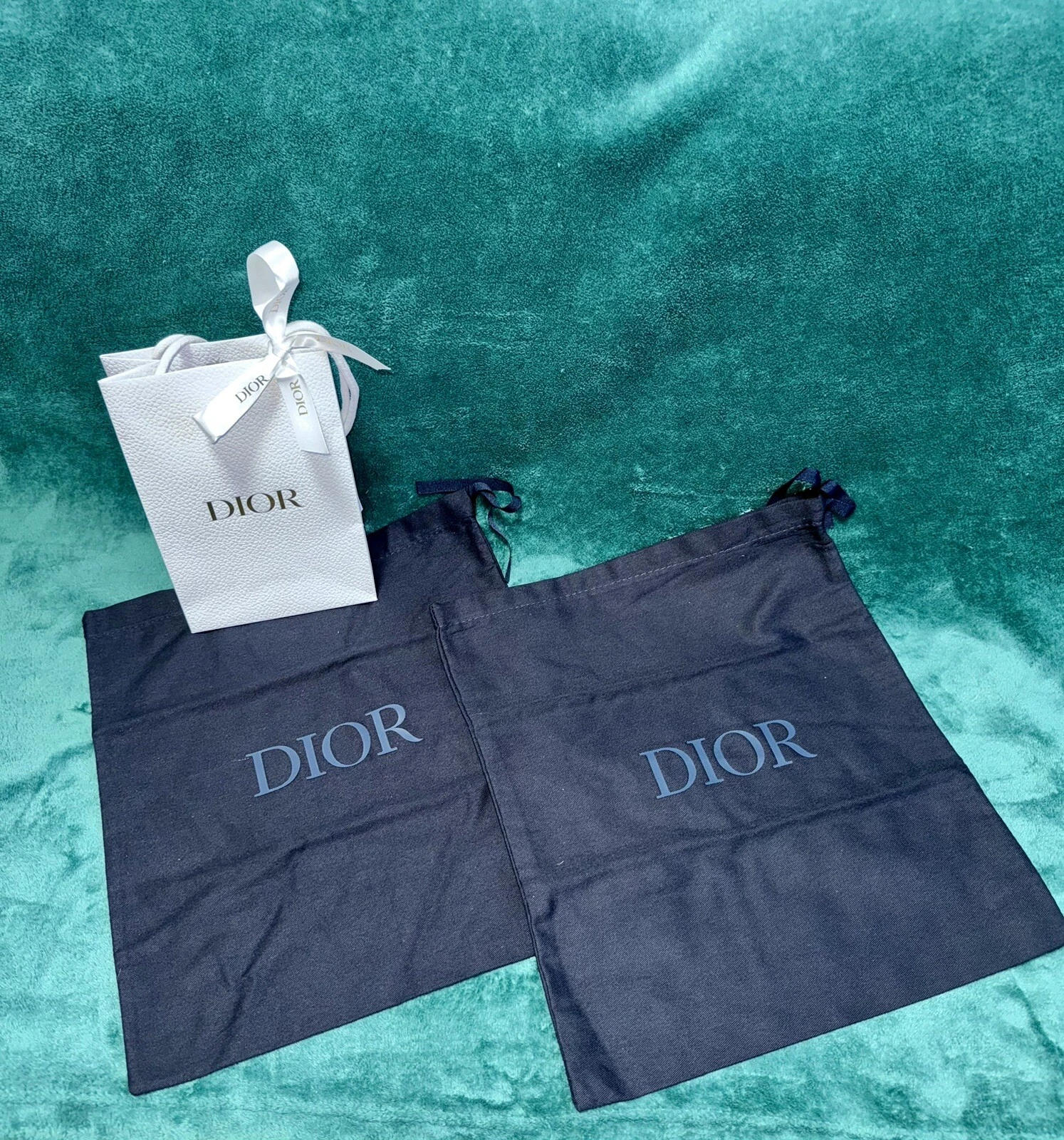 Sacs à poussière pour chaussures Christian Dior authentiques neufs. Sac à poussière CD DIOR pour vêtement chaussure