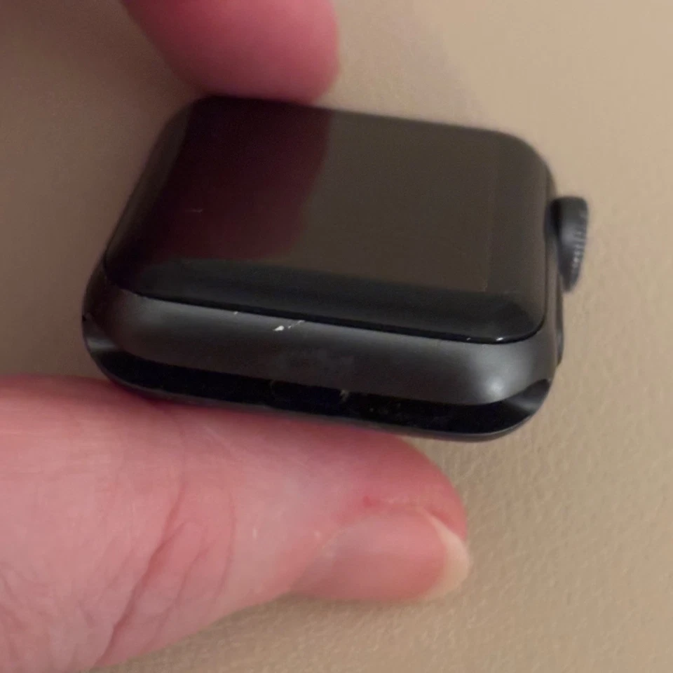 Apple Watch Series 3 38mm GPS Space Grey Smartwatch - Fully Working / Scratches - Image 4 of 4