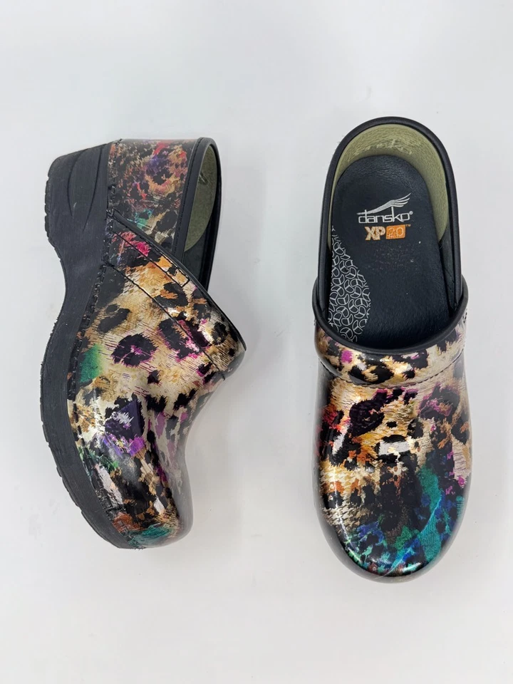 Zuecos para mujer Dansko XP 2.0 charol negro leopardo comodidad enfermería 37 EE. UU. 6,5 Foto 3 de 4