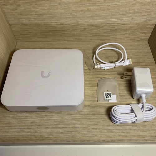 Ubiquiti UCG-ULTRA Cloud Gateway Ultra Routing - Picture 6 of 11