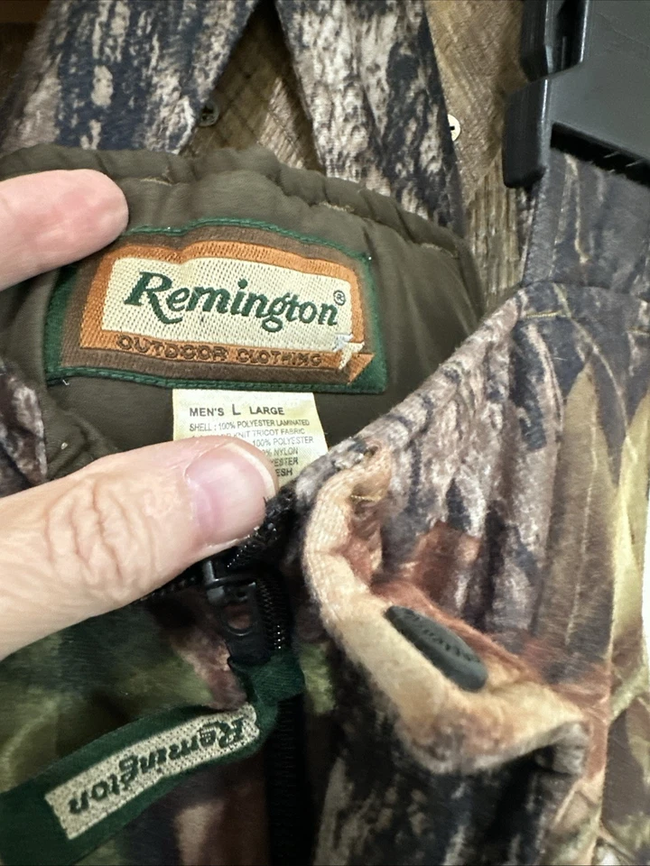 Mono con tirantes Remington para hombre grande marrón Realtree Break Up caza cremallera aislada Foto 2 de 4