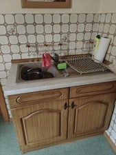 Küchenmöbel / Küchenzeile mit Herd, Spüle & Tisch – ca. 30 Jahre alt
