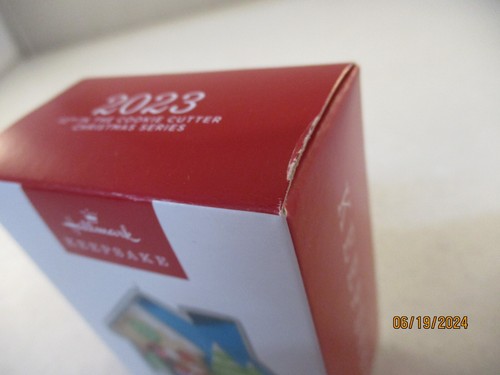 2023 Hallmark Cookie Cutter Christmas #12 in Series Keepsake Ornament - Picture 3 of 3