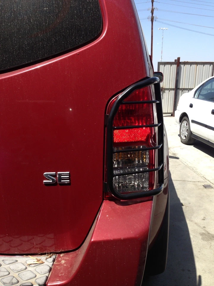 Protectores de luz trasera PATHFINDER capa de polvo negro 2005-2010 Foto 2 de 3