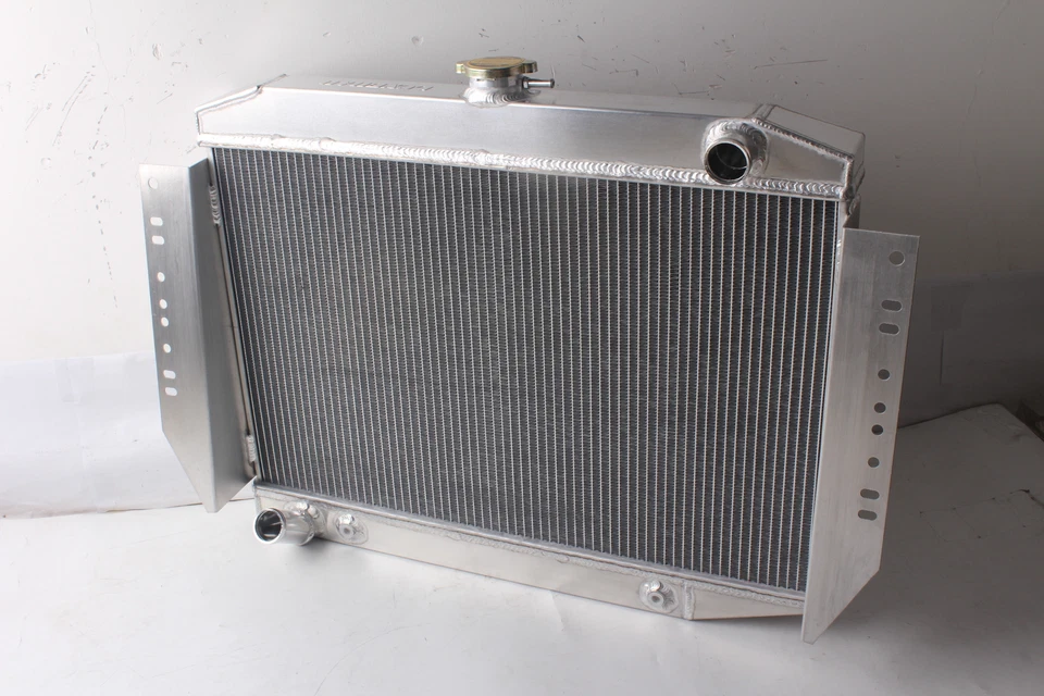 3 Row Radiator For 72-88 Jeep Cherokee / Grand Wagoneer J10 J20 5.9L 6.6L V8 - Imagem 3 de 4
