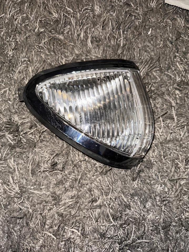 Genuine GM 91-93 Oldsmobile 98 Regency Left Driver Front Signal Light 16513855 - Image 2 of 3