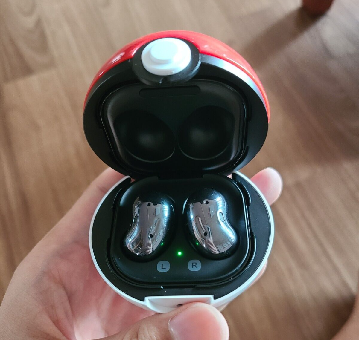 Galaxy Budsケース Monster Ball Cover ポケモン Samsung Galaxy Buds 2 Pokémon Monster Ball Case Cover | eBay