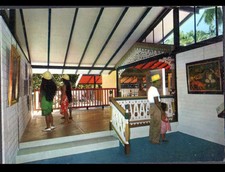 TAHITI (POLYNESIE) MUSEE GAUGUIN FONDATION SINGER-POLIGNAC intérieur animé