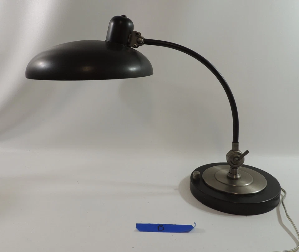 President Shaded 金属台灯可调节深青铜拉丝银色 - B — 第 3/4 张图片