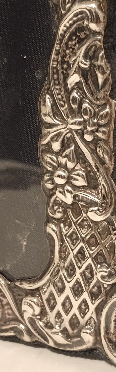 Vintage R. Carrs of Sheffield Sterling Silver Repousse Photo Vintage R. Carrs of Sheffield Sterling Silver Repousse Photo