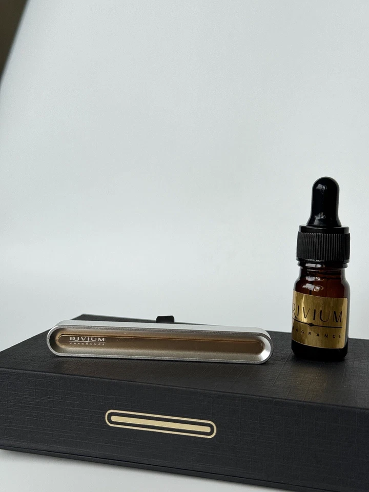 Difusor clip ventilación coche con aceite esencial plata Foto 3 de 4