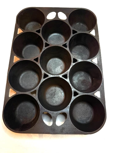 Griswold Erie PA USA No 10 Cast Iron Muffin Pan 948 Popover Cornbread Pan Season