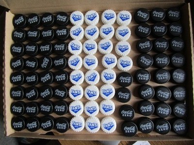 88 schwarz-weiße  Deckel Kappen Caps Plastik Mosaik basteln Coca Cola,Fant Zero