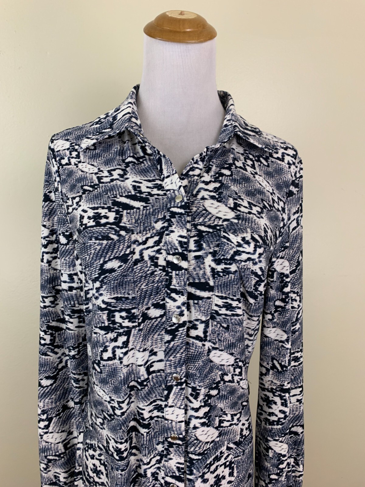 BCBGMAXAZRIA Womens sz Medium/Small Python Boa Pr… - image 8