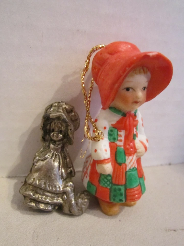 Lote de 2 figuras adornadas de acebo hobbie. Cerámica de 2,25", metal vintage de 1,5" Foto 3 de 4