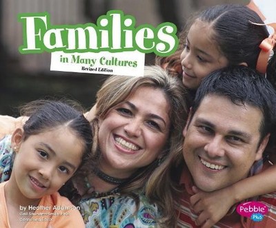 Heather Adamson Life Around the World Families in Many (Taschenbuch) (US IMPORT)