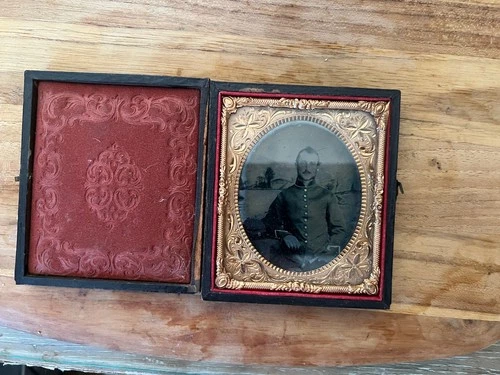Civil War Soldier union case Tintype-daguerreotype Antique Photo