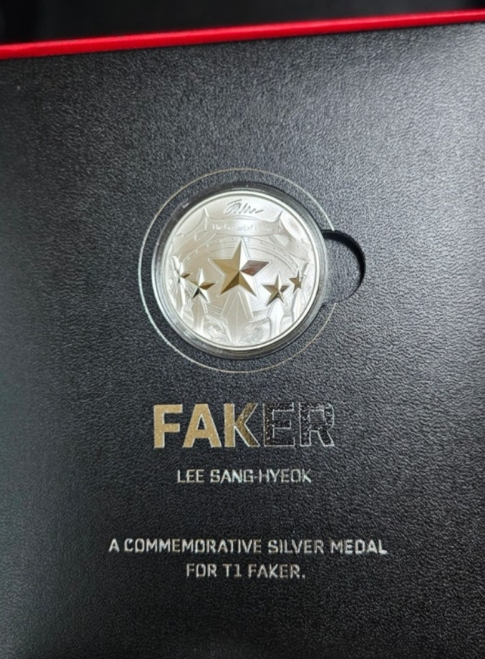 FAKER 記念金メダル The Korea Mint announced on the 11th that it will release a