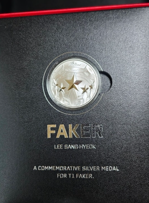FAKER 記念金メダル T1 Faker、造幣局とコラボ…公式記念メダルが発売、金と銀に偉業