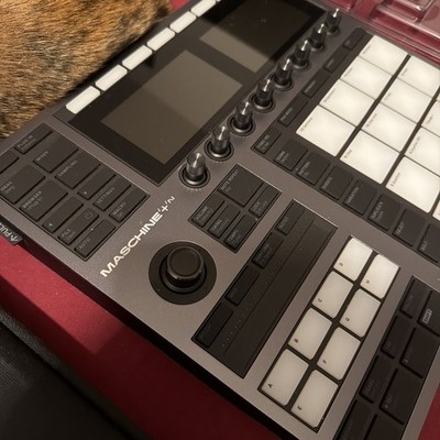 Native Instruments Maschine+ Standalone Groovebox inkl. Tasche & Abdeckung