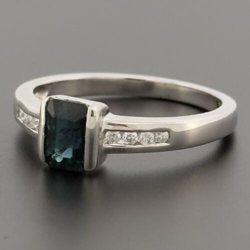 9ct White Gold Sapphire & Diamond Cluster Ring Size M Hallmarked - Picture 6 of 9