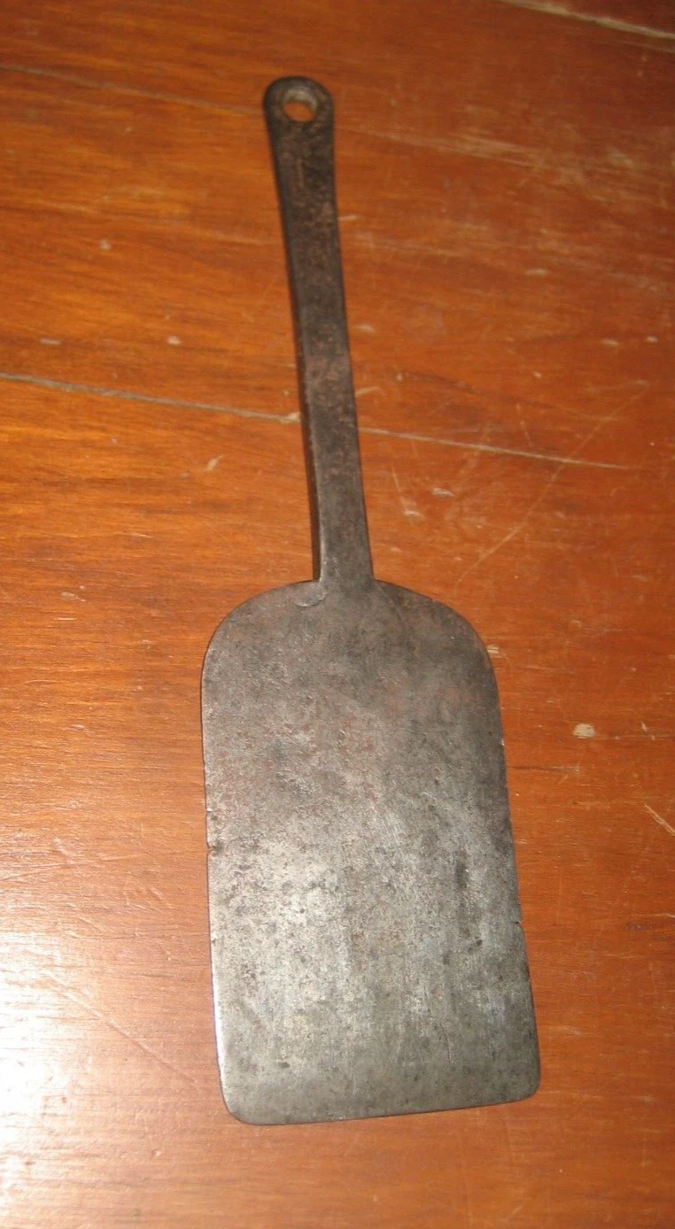 ANTIQUE PRIMITIVE CAST IRON DOUGH BOWL SCRAPER TOOL FARMHOUSE DECOR
Opens in a new window or tab