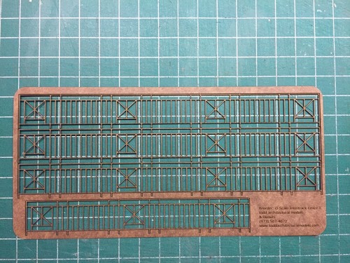 O Scale Laser geschnittener Intertrack Zaun 7/8" hoch x 28" lang (4 Stck.)  (FENCE 1) - Bild 1 von 3