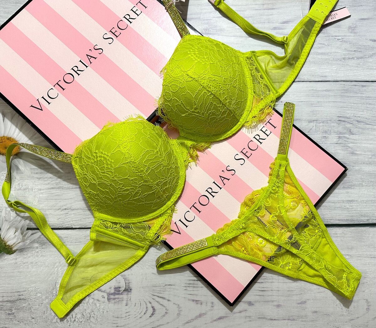 Victoria's Secret Shine Strap 3 piece Push-Up Bra Garter Thong Set  Limelight