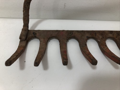 VTG 16" wide Iron Metal Garden Rake Head 16 Tines Sturdy Farmhouse Decor Rusty - Picture 6 of 7