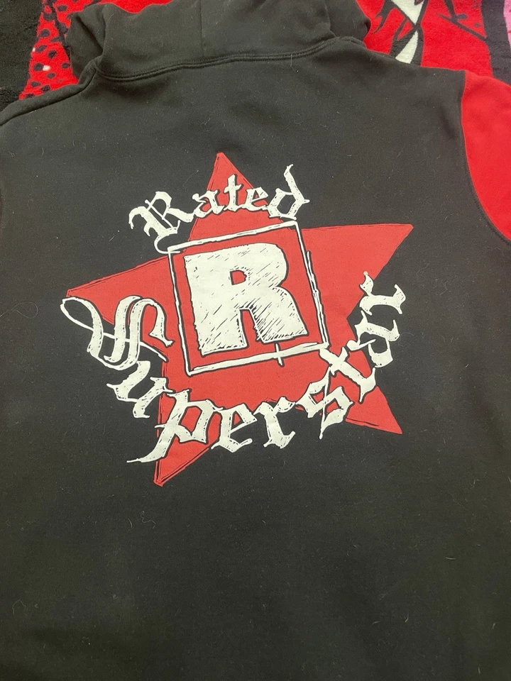 Pullover WWE Edge Rated R Superstar con fecha 2017 rojo/negro talla grande Foto 3 de 4