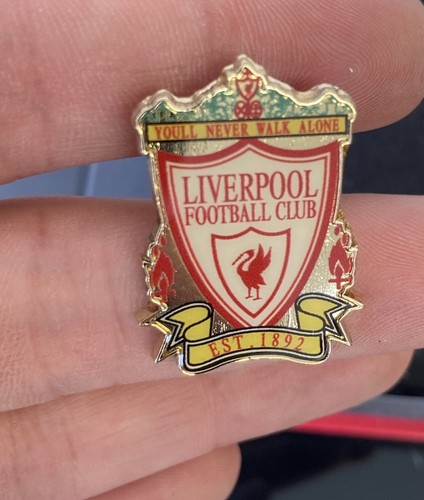 Juego de Insignia Escudo Oficial Liverpool Football Club LFC En Caja Original - Imagen 3 de 12