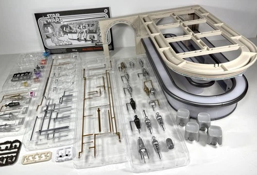 Haslab Star Wars Vintage Collection TVC Mos Cantina Bar Distillery Diorama Set