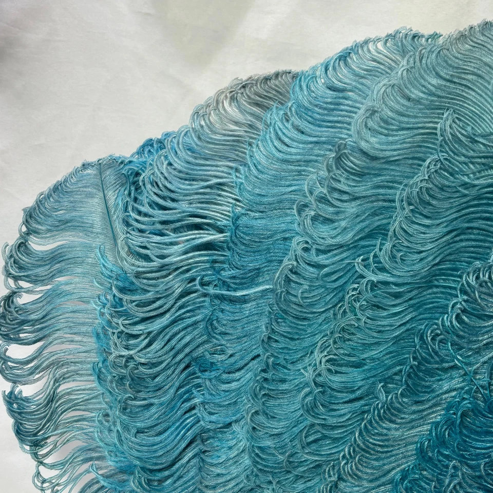 Abanico de plumas de 1920 teñido de plumas de avestruz azul y palos de fregona/guardias burlesque Foto 4 de 4