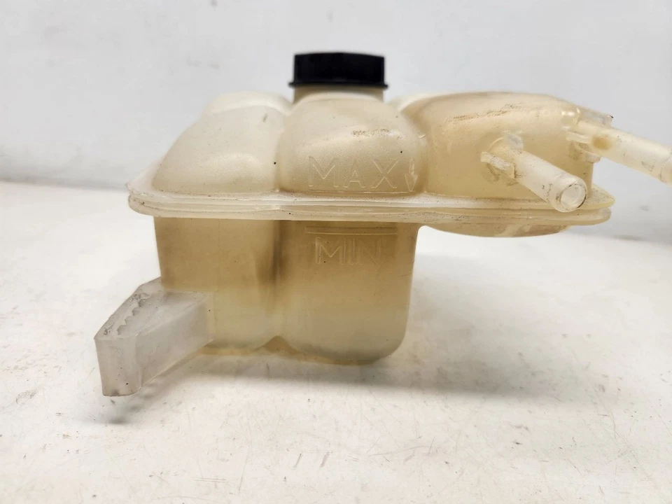 2007-13 Volvo C30 (2.5L / AT / FWD) Coolant Reservoir W/ Cap - Image 3 of 4